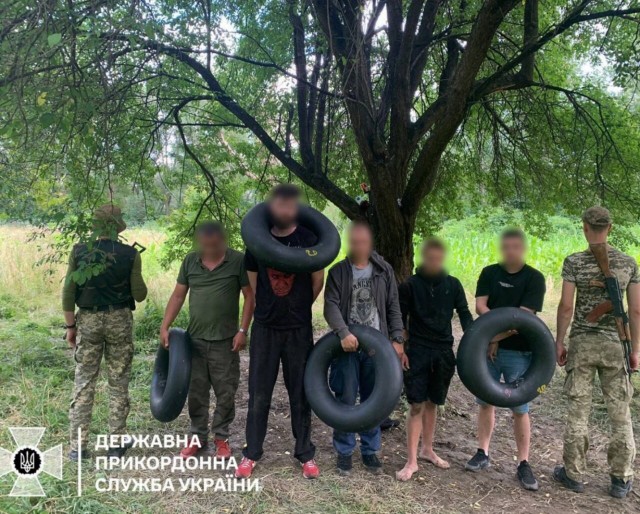 Реку Тису на границе Украины оградили колючей проволокой