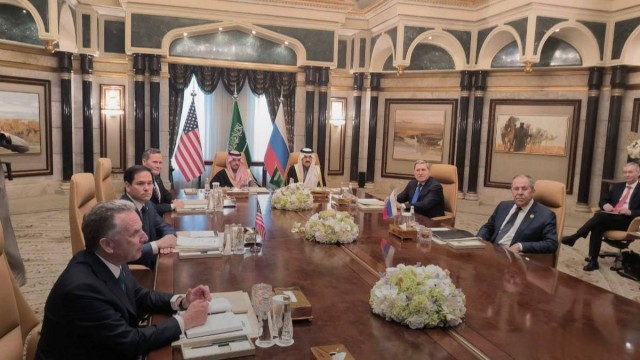 Переговоры делегаций России и США начались в Эр-Рияде