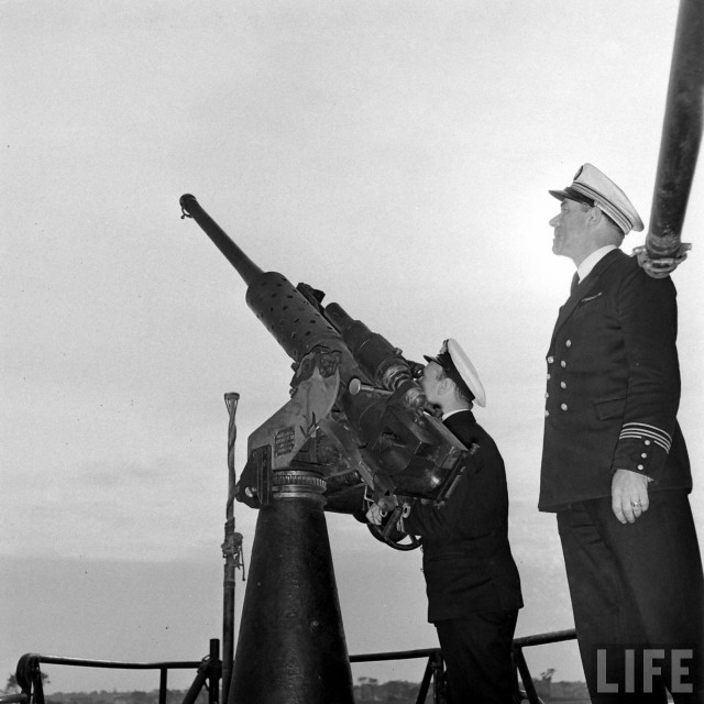 " Веселый Роджер" над субмариной