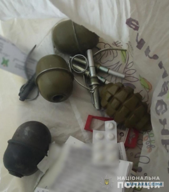 Неизвестные забросили коктейль молотова в кафе, полное людей