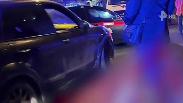 Полицейские ищут водителя Porsche, сбившего трех человек в Москве