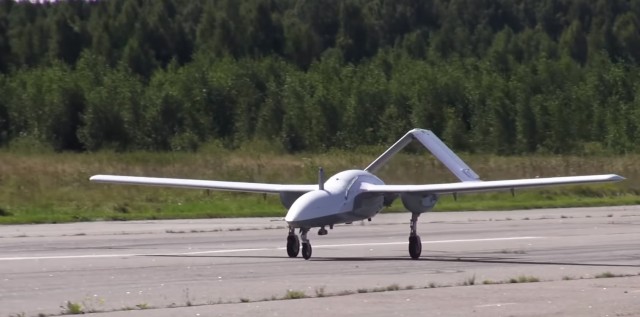Украинские СМИ публикуют кадры с поражением неопознанного беспилотника над Киевом средствами ПВО