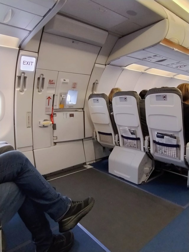 Момент крушения грузового самолета в международном аэропорту имени Мухаммеда Али в Луисвилле, США