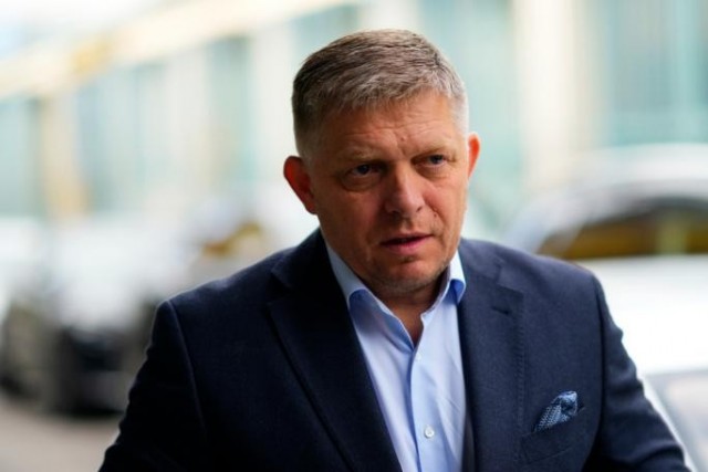 Фицо обсудит с главой ЕК компенсацию Словакии за оружие Украине