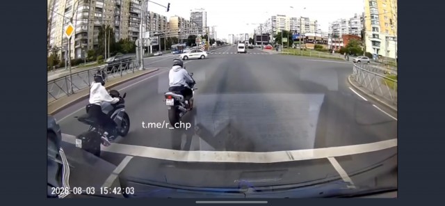 Самоуверенно в кучу собрались.