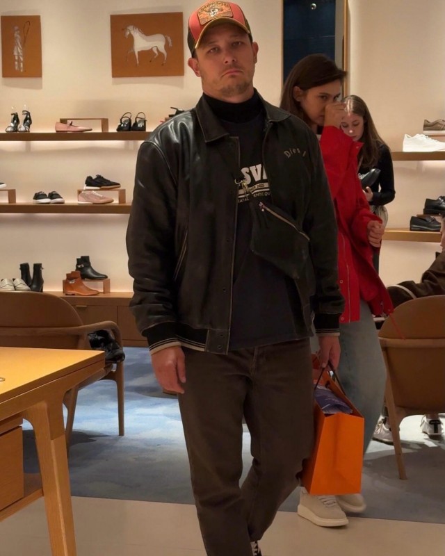 Самые грустные существа — мужья в Hermès