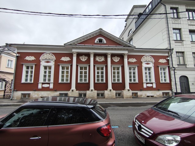 Шляюсь по Москве (мрачное утро).