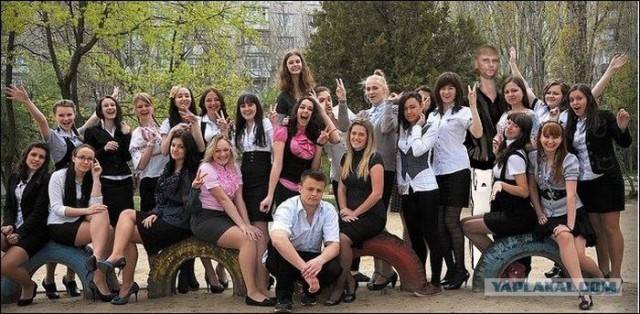 На слово "длинношеее" в конце пришлось три "е"