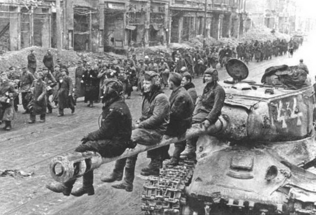 Черно-белые сороковые... Война и весь Мир
