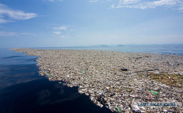 В США сегодня запускают Ocean Cleanup — систему очистки океана от пластика