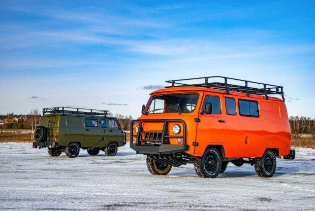 УАЗ выпустил оранжевую "Буханку" за 1 млн рублей