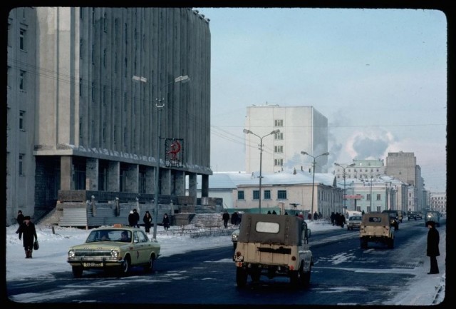 Фотографии прошлого с автомобилями, грузовиками и автобусами