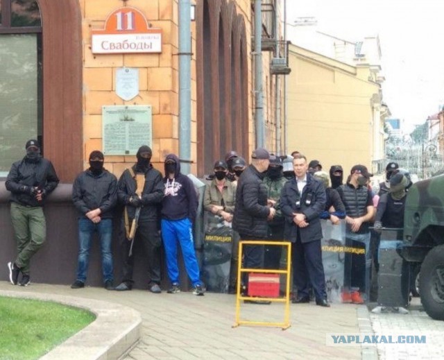 Почетный караул на "Площади перемен" в г.Минске