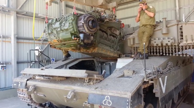 Сегодняшная неудачная погрузка боевого танка Merkava Mk3 Армии обороны Израиля на трейлер