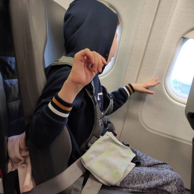 Жительнице Екатеринбурга не дали пронести в самолёт спецкресло для ребёнка с ДЦП