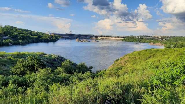 ДнепроГЭС после слива воды в Запорожье