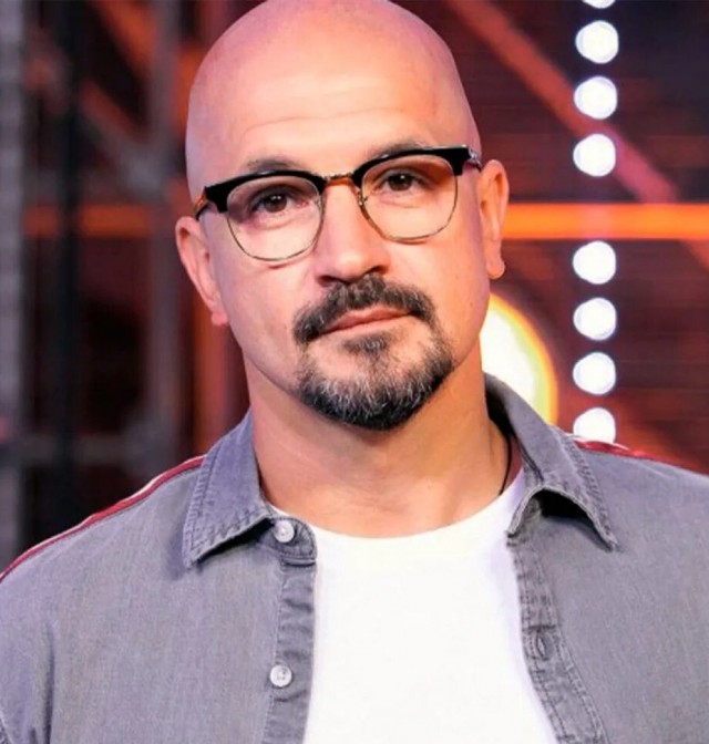 Актёр Павел Кассинский, известный по сериалу "Солдаты", устроил дебош в поезде №44 Имеретинский курорт — Москва.