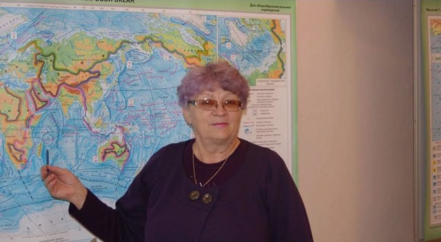 И снова "плохая" училка из США. Давала курить "траву", заставляла заниматься сексом и даже платила за это!
