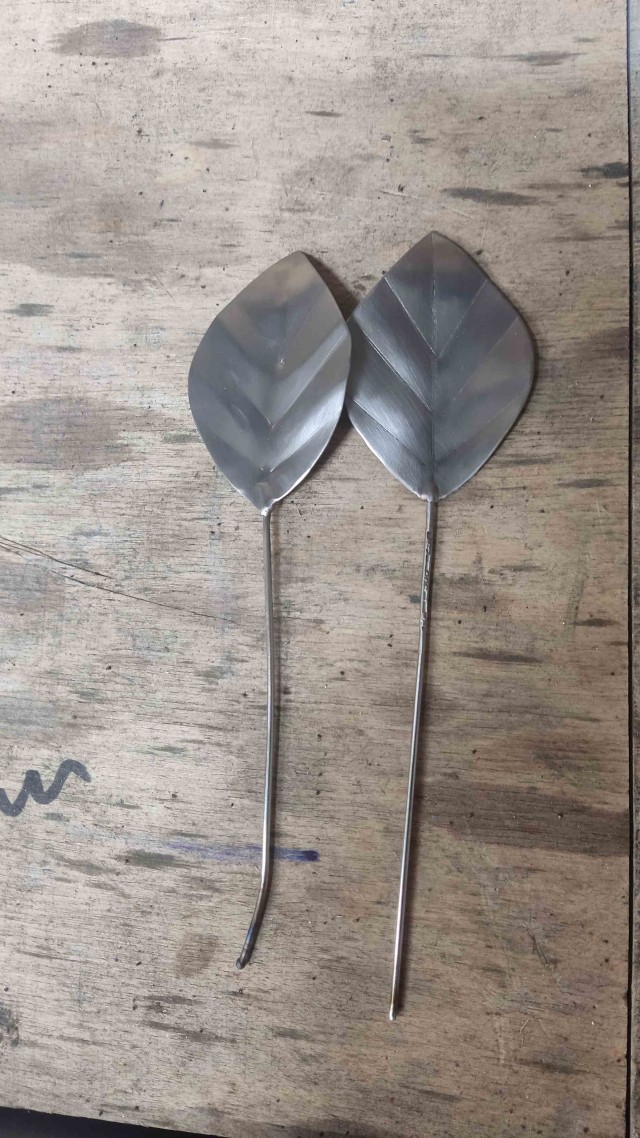 Цветочек для супруги.