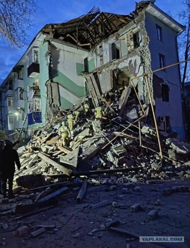 Ребенка и троих взрослых спасли после обрушения подъезда в Сызрани