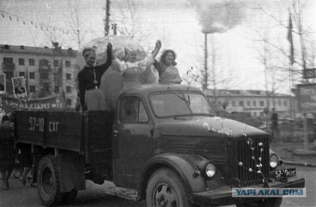 Транспортные картинки с Сахалина середины ХХ века