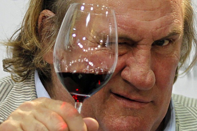 "На бровях": знаменитости, снятые папарацци в пьяном виде