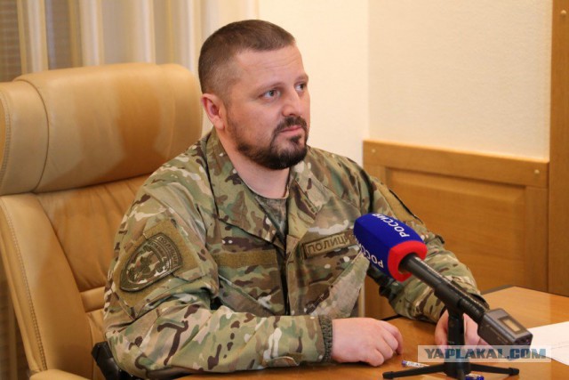 Луганск 21.11.17. Вооруженные люди возле административных зданий