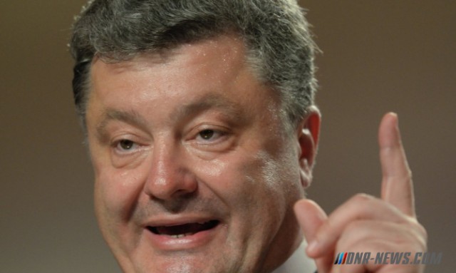 Только что Порошенко ввел военное положение на Украине из-за движухи с кораблями в Азовском море