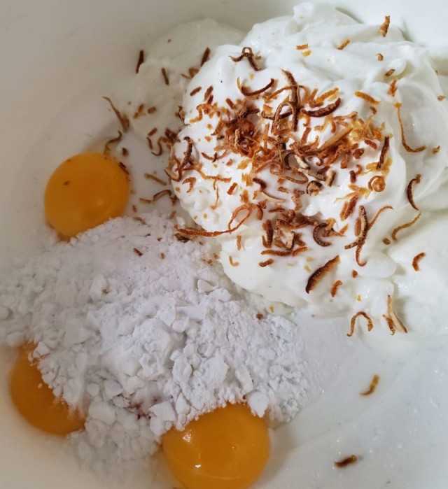 Кофе Дальгона и йогуртный торт.