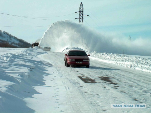 Как убирают снег на трассе Львов-Киев