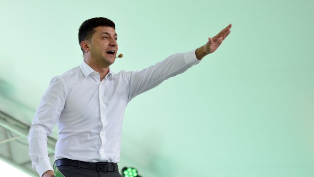 А Мизулина не хочет возбудиться на действия любимого певца?