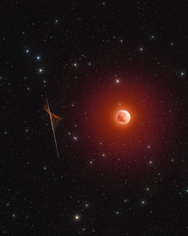 Американскому фотографу удалось запечатлеть одни из самых красивых кадров вчерашнего затмения