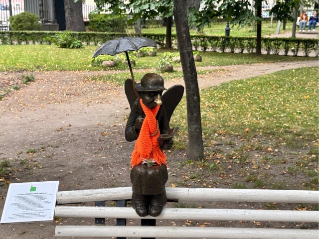 Мой бедный друг, из глубины твоей души Стучит копытом сердце Петербурга