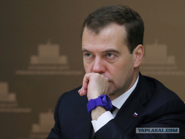 Нестандартные часы Медведева