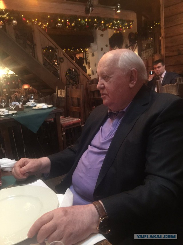 В сети поразились стойкости Горбачева после двух бутылок водки