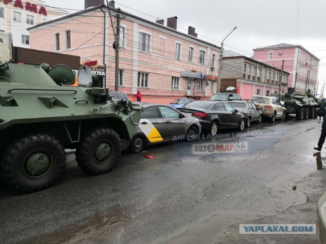 Момент ДТП с двумя БТР в Курске! Как все было на самом деле!