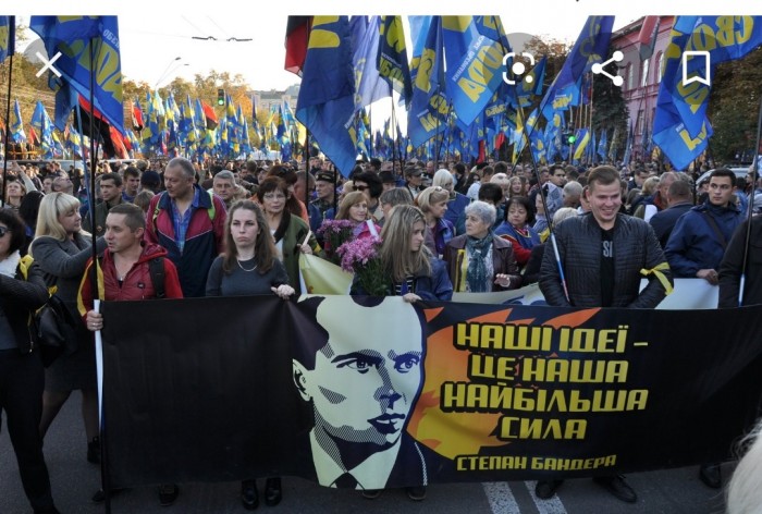 Я вернусь. Проекции с изображением Сталина появились в Москве на фасадах домов