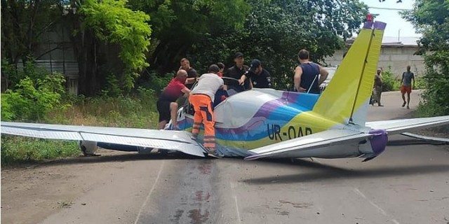 В Одессе легкомоторный самолет упал на гипермаркет