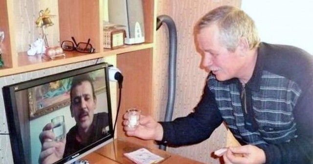 Мне, как запойному алкоголику, не интересно пить в компании