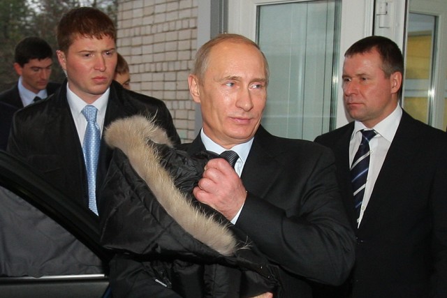 Песков назвал кощунственными альтернативные версии гибели Зиничева