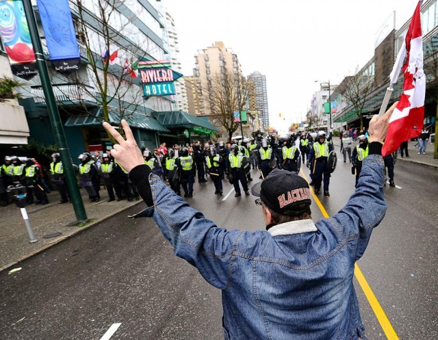 Протесты в Ванкувере - они против Олимпиады!