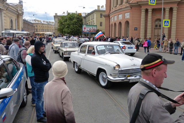 Парад ретро-техники в Санкт-Петербурге