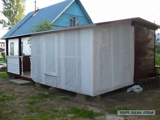 Бюджетный дачный домик из бытовки своими руками