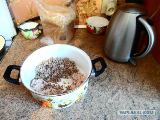 Куриные колбаски с гречей и котлетки
