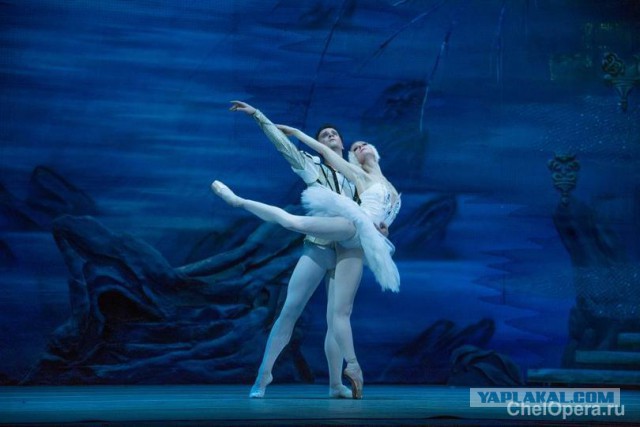 Нападение пьяной девушки на парня