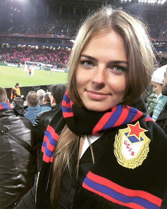 Самые красивые болельщицы футбола