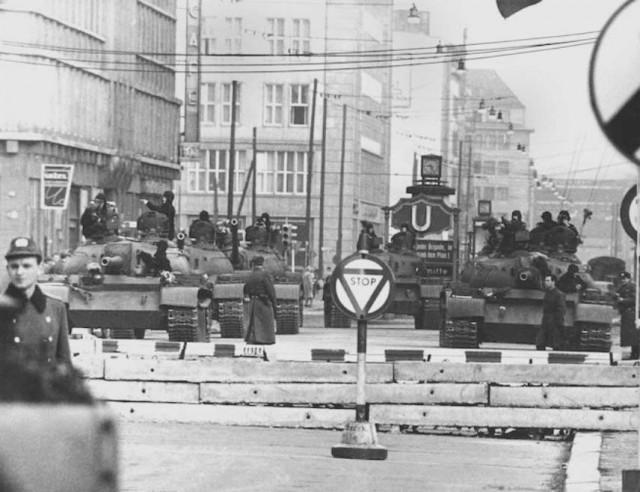 Танковая драма у КПП «Чарли»