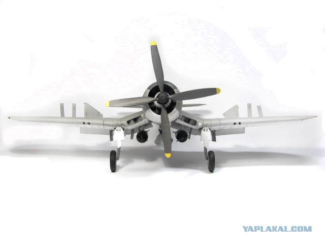 AU-1  Модель самолета из бумаги