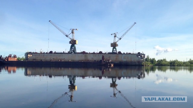 При выводе из дока "Адмирала Кузнецова" док затонул