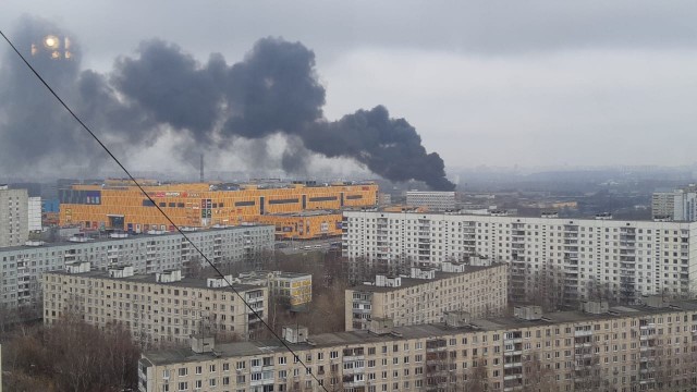 Крупный пожар возле Варшавского шоссе в Москве.